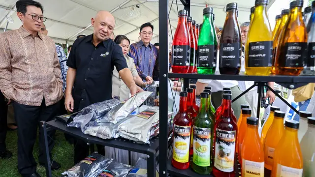 Menteri Koperasi dan UKM Teten Masduki dalam acara Opening Ceremony Festival UMKM Sampoerna, di Jakarta. (Dok KemenkopUKM)