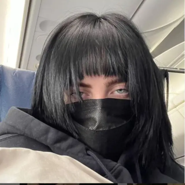 Baru 2 Bulan Berwarna Cokelat, Billie Eilish Kini Ganti Warna Rambut Jadi Hitam