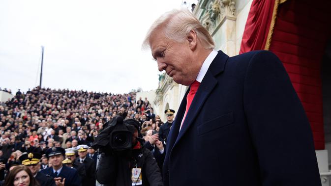 Donald Trump jelang memberikan pidato pertamanya sebagai Presiden AS di Capitol Hill, Washington DC, AS, Jumat (20/1). Dikabarkan, Trump sendiri yang menulis dan menyusun pidato pelantikannya. (AFP Photo)