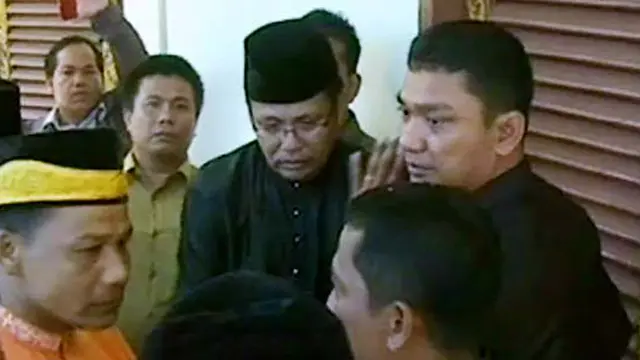 Lagi Pidato, Gubernur Riau Rusli Zainal Didemo Mahasiswa