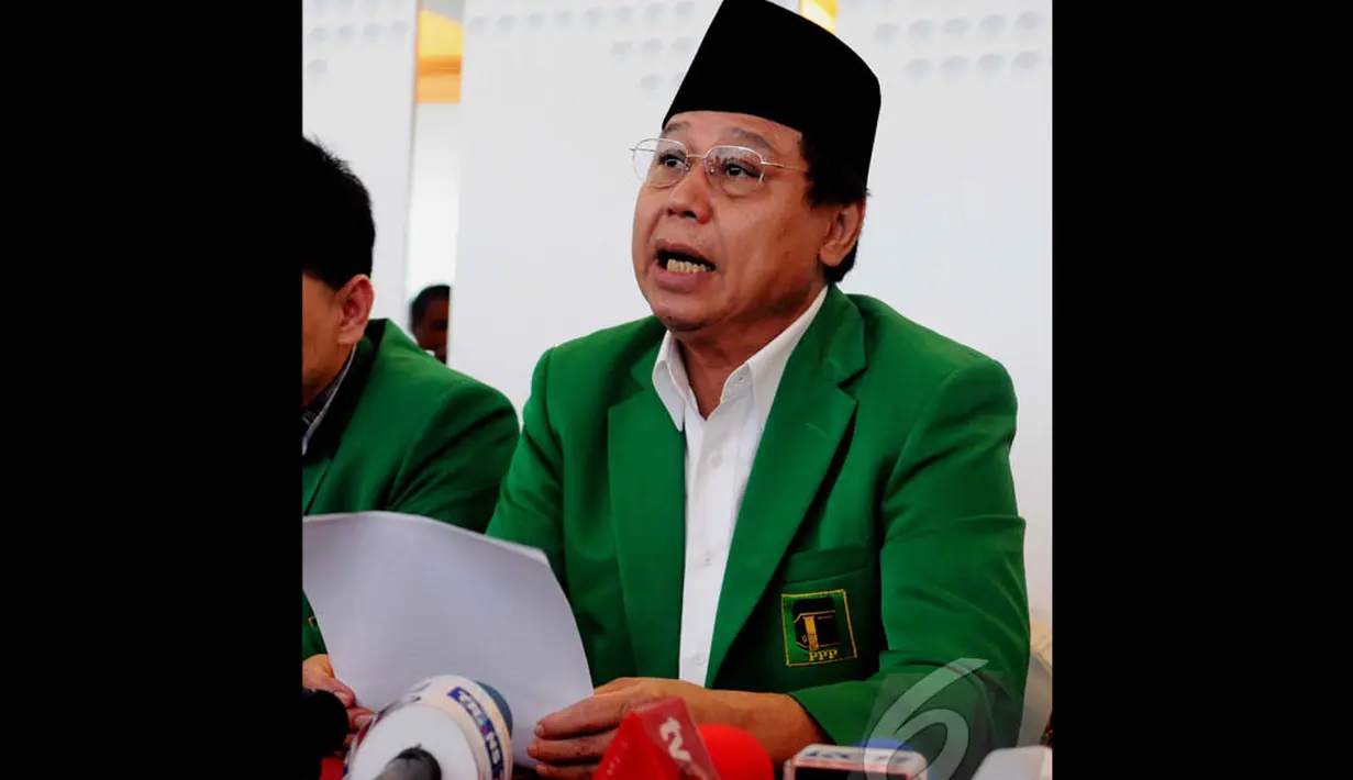Ketua Umum PPP Djan Faridz membacakan putusan mukernas, salah satunya mendukung Perppu Nomor 1 Tahun 2014 tentang pilkada langsung, Jakarta, Jumat (12/12/2014). (Liputan6.com/Andrian M Tunay)