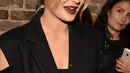 Seperti yang diketahui bahwa Kylie telah melakukan suntik di bagian bibirnya sejak ia berusia 16 tahun. Namun hal itu harus dihentikan Kylie selama ia mengandung anaknya sekarang ini. (AFP/Vivien Killilea)