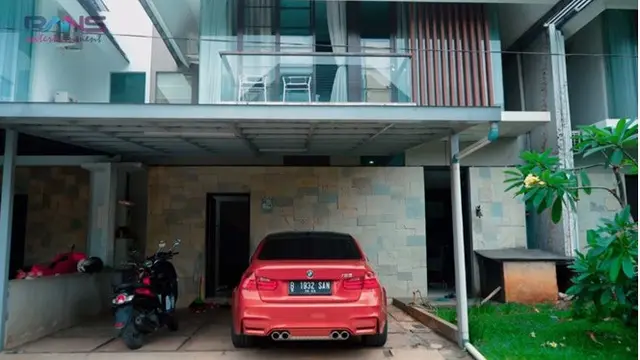 7 Penampakan Isi Rumah Gading Marten, Ruang Kerjanya Nyaman Banget