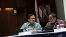 Menteri Keuangan Bambang Brodjonegoro dan Menteri Koordinator Kemaritiman Indroyono Soesilo saat menghadiri peresmian penurunan harga BBM di Gedung Menko Perekonomian, Jakarta, Rabu (31/12/2014). ( Liputan6.com/Faizal Fanani)