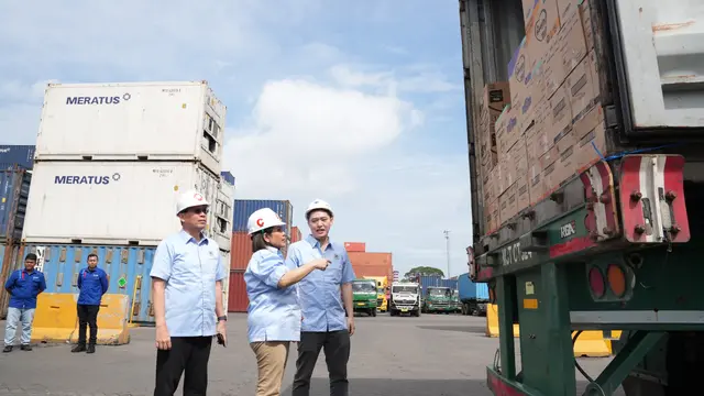 Pengurus Pusat Asosiasi Pengusaha Pelayaran Niaga Nasional Indonesia (DPP INSA) menyalurkan bantuan kepada masyarakat terdampak bencana Sumatera. (Foto: INSA)