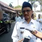 Wakil Bupati Garut Helmi Budiman saat memberikan keterangannya kepada wartawan di Garut (Liputan6.com/Jayadi Supriadin)