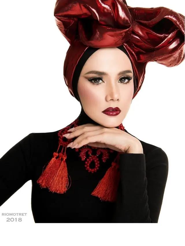 7 Gaya Mulan Jameela dengan Busana Nyentrik, Curi Perhatian