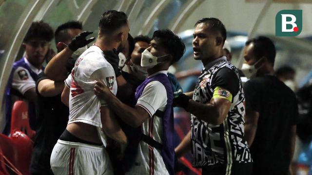 FOTO: Marko Simic dan Andritany Bersitegang Usai Pertandingan, Ada Apa Sebenarnya?