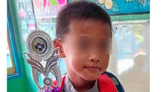 Sudah 8 bulan sejak hilangnya Alvaro Kiano Nugroho, (6). Kini kepolisian hanya mendapat petunjuk dari seorang marbot masjid yang mengatakan bahwa pria yang membawa Alvaro berciri-ciri mirip seperti ayahnya.

Polisi belum berani memastikan apakah ini penculikan. Wakasat Reskrim Polres Metro Jakart...