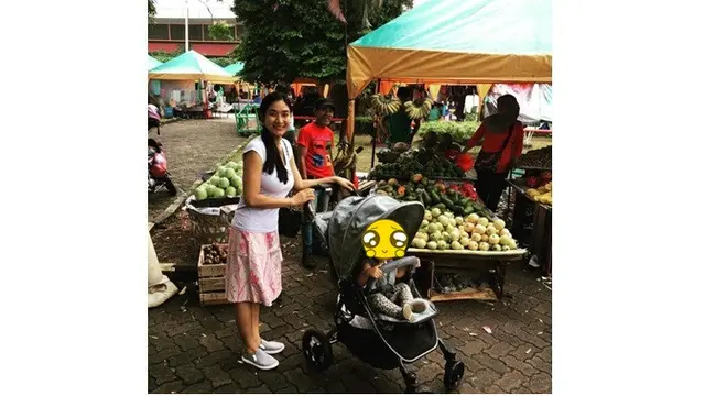 Gaya OOTD 10 Seleb saat Belanja di Pasar Ini Curi Perhatian, Ada yang Tampil Stylish