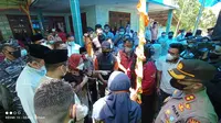 Menteri Sosial Tri Risma Harini saat berdialog dengan warga Kabupaten Bangkalan