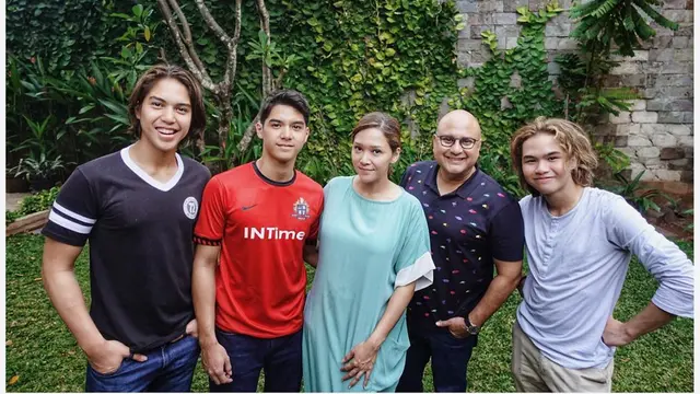 Jadi Ayah Sambung, Ini 6 Momen Kebersamaan Irwan Mussry dengan Al, El dan Dul