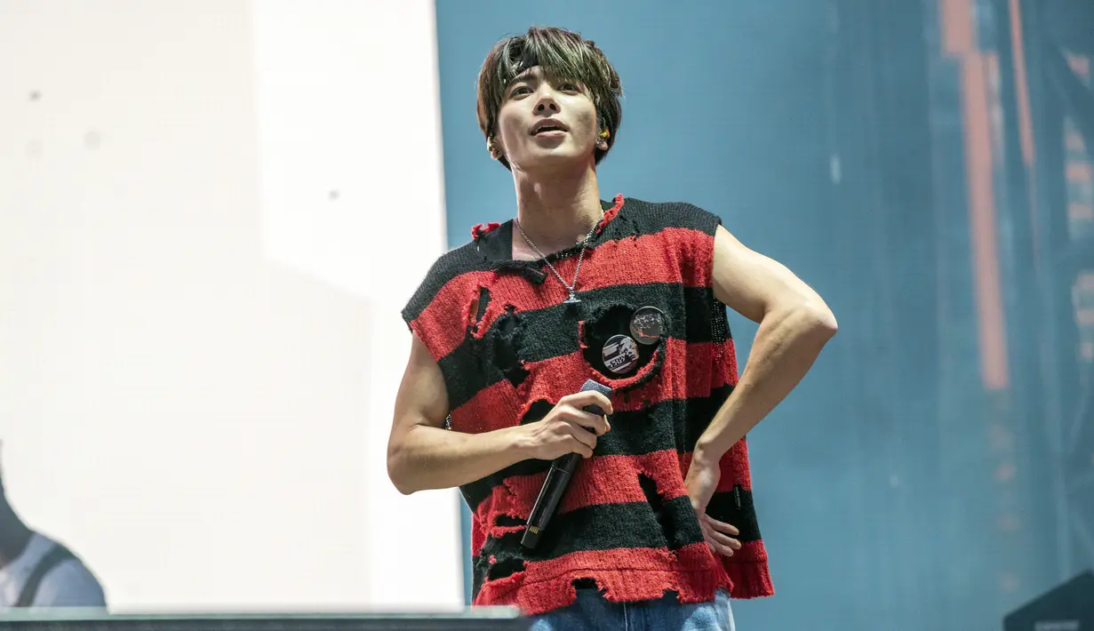 Taehyun dari Tomorrow X Together tampil pada hari ketiga Festival Musik Lollapalooza di Grant Park, Chicago, Amerika Serikat, 30 Juli 2022. (Photo by Amy Harris/Invision/AP)
