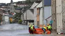 Di sekitar wilayah Boulogne-sur-Mer dan Saint-Omer, sungai Liane dan Aa mencapai tingkat yang luar biasa. (Denis Charlet/AFP)