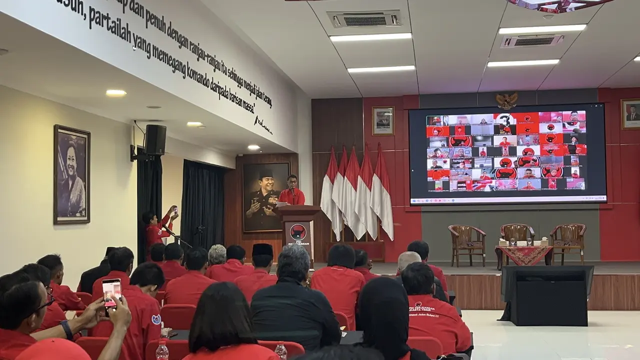 Ketua DPP PDI Perjuangan Bidang Luar Negeri, Ahmad Basarah, dalam peringatan 71 tahun Konferensi Asia Afrika (KAA) 1955 di Sekolah Partai PDIP, Lenteng Agung, Jakarta Selatan, Sabtu (18/4/2026) (Liputan6.com/Winda Nelfira)