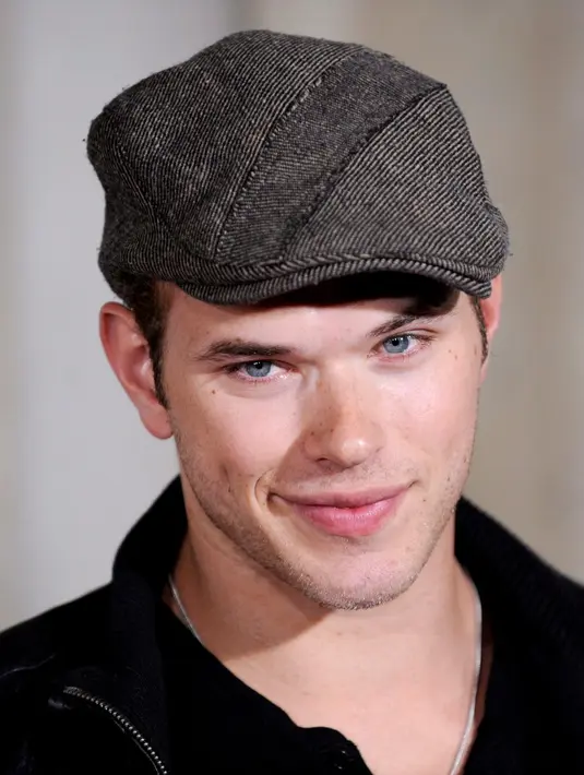 Kellan Lutz memamerkan kemampuannya dalam melakukan sesi latihan yang memacu adrenalin dalam postingan terbarunya di Twitter dan Instagram. (Bintang/EPA)