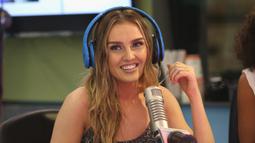 Jebolan ajang X Factor Inggris 2011 ini memiliki kekayaan senilai 119,7 miliar rupiah yang didapatnya selain dari bidang musik, juga dari iklan televisi, produk sepatu dan menjadi brand ambassasdor sebuah produk nutrisi. (AFP/Robin Marchant/Getty Images)