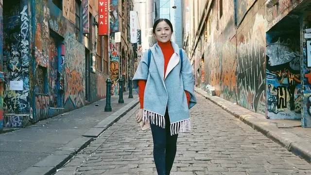 Jarang Tersorot, Ini 6 Potret Cantik Angela Ci Kekasih Dodit Mulyanto