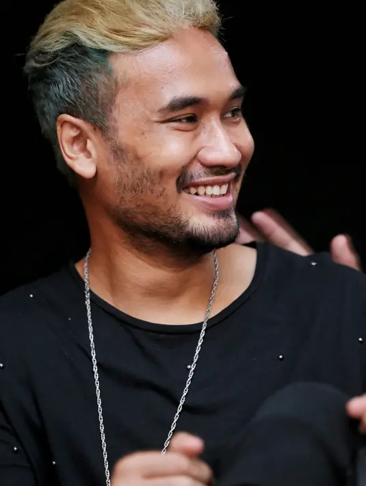 "Nanti tanggal 30 nanti, saya kerja sama dengan Delon. Kita akan melakukan sesuatu yang kita percaya represent apa yang pantas untuk Mike," ucap JFlow saat jumpa pers di Plaza Balai Sarbini, Jakarta, Senin (7/11/2016). (Adrian Putra/Bintang.com)