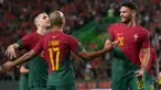 Pemain Portugal Joao Mario (tengah) merayakan setelah mencetak gol ke gawang Nigeria pada pertandingan persahabatan di Stadion Jose Alvalade, Lisbon, Portugal, 17 November 2022. Portugal menghajar Nigeria dengan skor telak 4-0, mereka akan berangkat ke Qatar pada 18 November untuk Piala Dunia 2022. (AP Photo/Armando Franca)