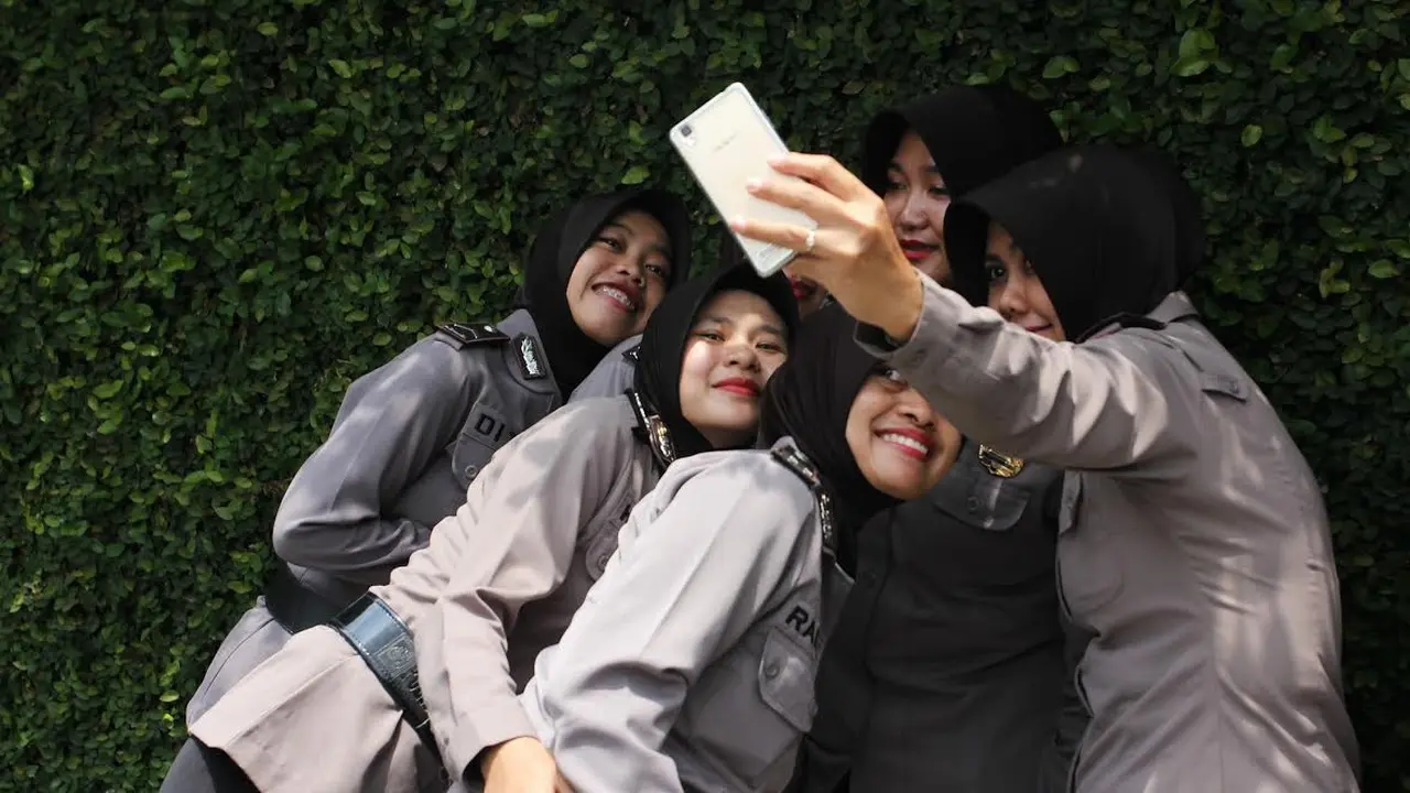 Polwan Berhijab Solo