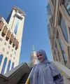 Penampilan Tissa Biani selama menjalankan ibadah Umroh kebanjiran pujian dari warganet. Selain cantik dalam balutan hijab, ia tampil dengan pesona khas menantu soleha [@tissabiani]