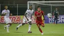 Belum ada tembakan ke gawang yang dibukukan Bhayangkara FC selama paruh pertama. Babak pertama yang berlangsung ketat ini berakhir dengan keunggulan 2-0 untuk Bali United. (Bola.com/Maheswara Putra)