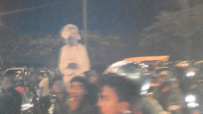 Pocong Ikut Rayakan Tahun Baru di Surabaya