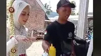 Momen Unik Pengantin Wanita Jajan Cilok Saat Acara Pernikahan