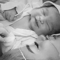 Artis sinetron Chelsea Olivia baru saja melahirkan anak pertamanya Jumat, (9/9/2016) pukul 9 pagi. Istri Glenn Alinskie itu melahirkan anak pertamanya secara caesar di Rumah Sakit Pondok Indah. (dok. Instagram)