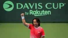 Petenis Indonesia, Christoper Rungkat berhasil memberikan keunggulan 2-0 atas Venezuela pada Playoff Grup II Davis Cup 2022 di Stadion Tenis GBK, Senayan, Jakarta, Jumat (4/3/2022). (Bola.com/Bagaskara Lazuardi)