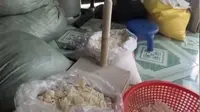 Kondom bekas didaur ulang dan dijual kembali secara ilegal di Vietnam Selatan (doK. YouTube VTV24/ https://www.youtube.com/watch?v=EJaYMlFkcJQ&feature=youtu.be/Brigitta).