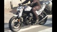 Moto Guzzi melakukan pengujian calon motor terbaru mereka. (Moto.it)