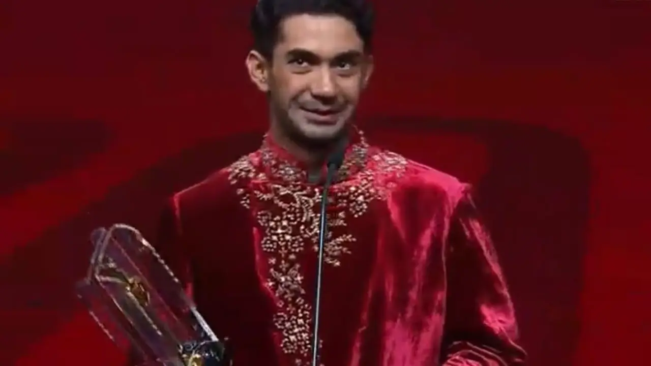 Reza Rahadian Berhasil Meraih Piala Citra Ke-5 Pada FFI 2023 Kategori Pemeran Utama Pria Terbaik Lewat Film Berbalas Kejam