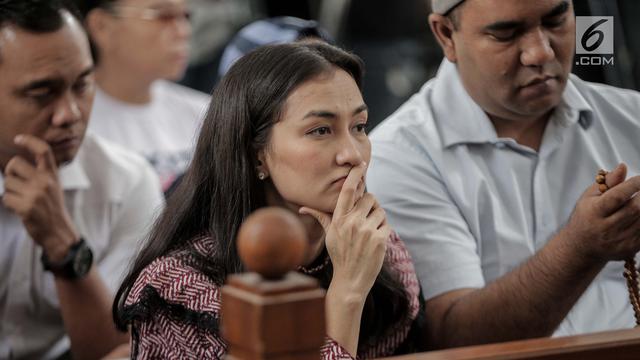 Ekspresi Atiqah Hasiholan di Sidang Putusan Ratna Sarumpaet
