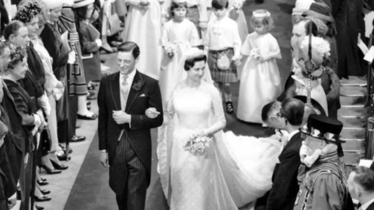 Foto Upacara Pernikahan Putri Alexandra dan Angus Ogilvy. (qormuseum.org)