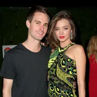 Tak butuh waktu lama untuk membina hubungan asmara, Miranda Kerr dan Evan Spiegel segera melangkahkan hubungan ke jenjang pelaminan. (AFP/Bintang.com)