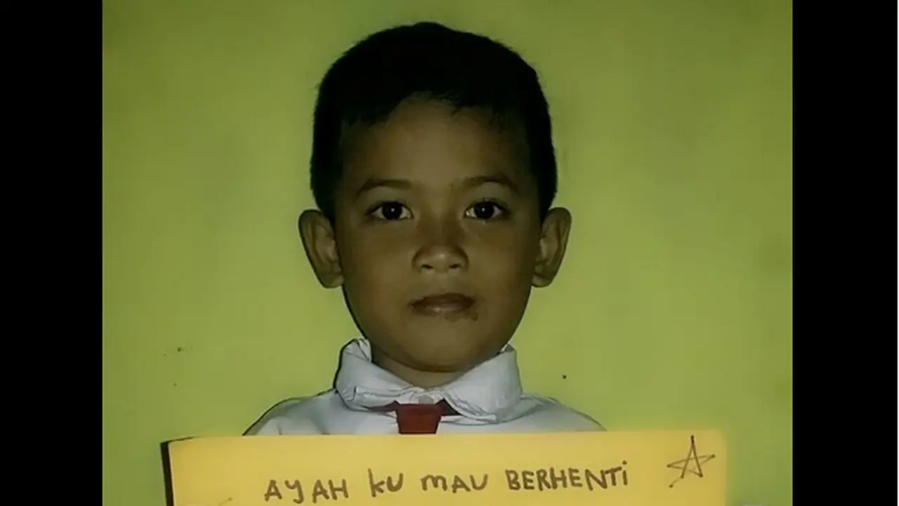 Bocah Ini Cari Dukungan di FB Agar Ayahnya Berhenti Merokok