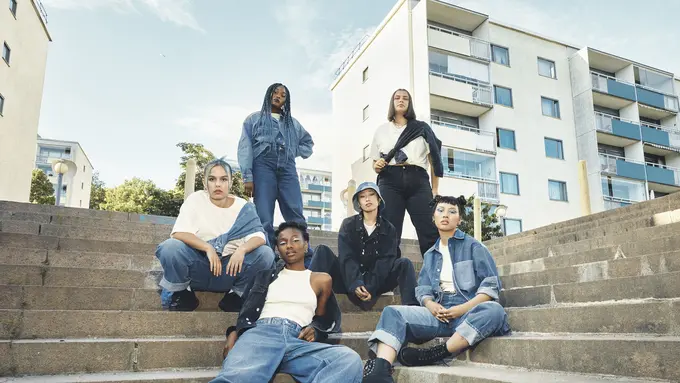 Tips Tampil Bernuansa 90-an dengan Denim Ramah Lingkungan