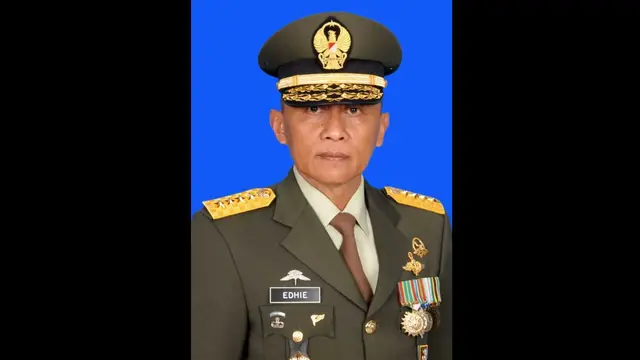Jenderal TNI (Purn) Sarwo Edhie Wibowo ditetapkan menjadi Pahlawan Nasional.