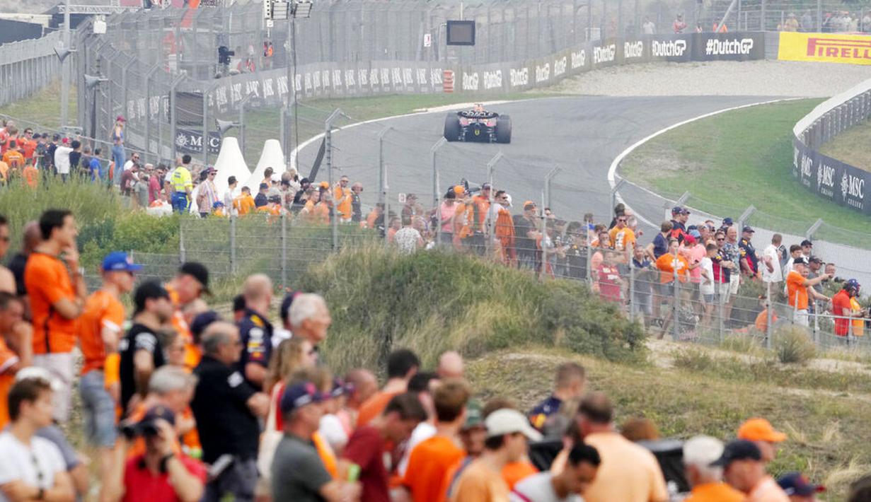 Driver berusia 24 tahun itu membukukan 310 poin, unggul 109 angka dari Charles Leclerc sebagai pesaing terdekatnya. (AP/Peter Dejong)