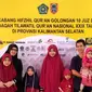 Aiptu Wahyu Wiguna bersama istri dan lima putrinya yang penghafal quran. (foto: liputan6.com/ Aslam Mahfuz)