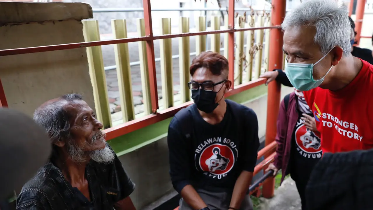 Gubernur Jawa Tengah Ganjar Pranowo berolahraga pagi sambil mengevakuasi orang dengan gangguan jiwa (ODGJ) di Banyumas. (Istimewa)