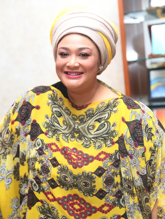 Menurut Hughes, dunia maya khususnya media sosial layaknya pisau bermata dua di mana terdapat sisi positif dan negatif. Maka dari itu setiap orang harus ‘melek’ teknologi agar tidak salah jalan dalam terjun ke dunia maya. (Andy Masela/Bintang.com)