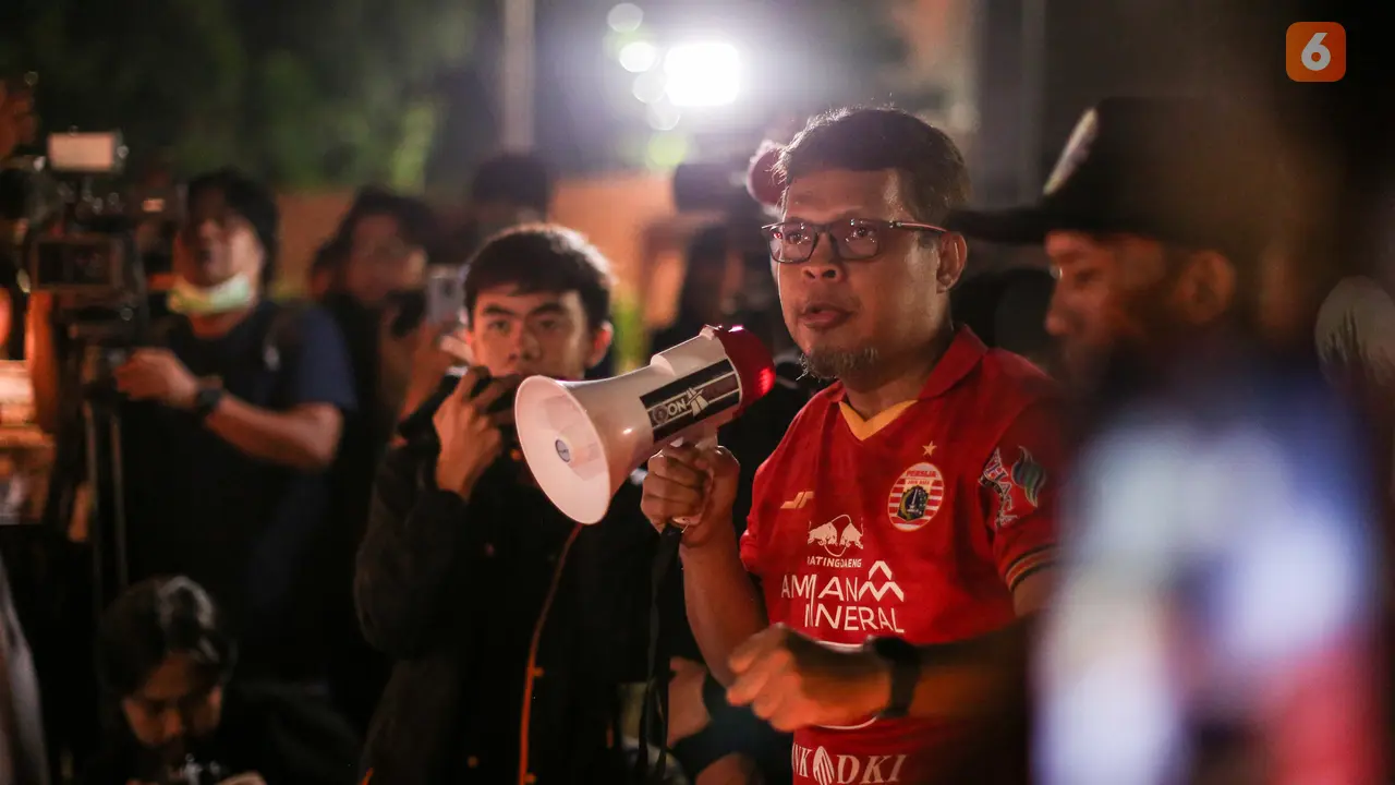 Aksi Tabur Bunga dan 1000 Lilin serta Doa Bersama untuk Korban Tragedi di Stadion Kanjuruhan