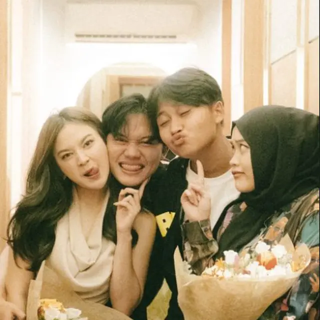 Resmi Pacaran dengan Rizky Febian, Ini 6 Potret Mahalini Raharja dan Putri Delina
