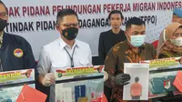 Seorang pria berinisial AFA ditangkap polisi lantaran melakukan tindak pidana perdangan orang (TPPO) ke Kamboja melalui Bandara Soekarno-Hatta. (Liputan6.com/Pramita Tristiawati)