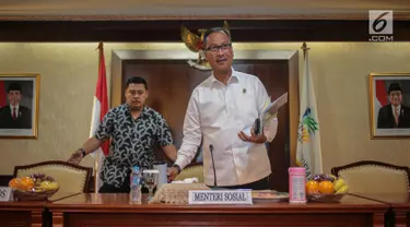 Menteri Sosial Agus Gumiwang Kartasasmita usai menghadiri persiapan acara puncak peringatan Hari Penyandang Disabilitas Internasional (HDI) 2018 di Gedung Kementerian Sosial, Jakarta, Jumat (30/11). (Liputan6.com/Faizal Fanani)