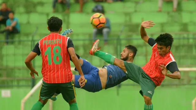 Persiba Balikpapan vs Persatu