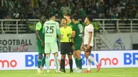 Kalah dan Kena Kartu Merah, Pelatih Borneo Keluhkan Pemain Persebaya Sering Jatuh